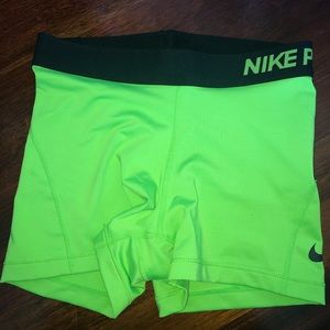 NIKE DRI FIT SHORTS SIZE S